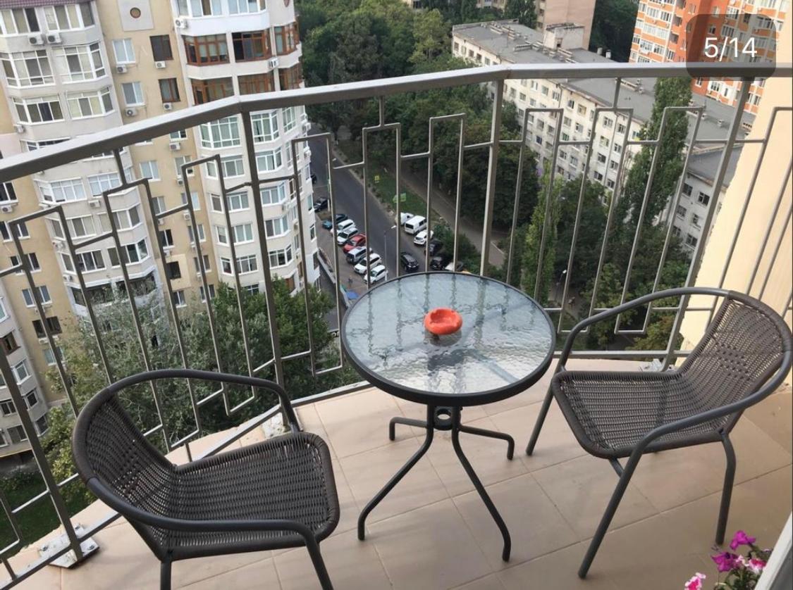 Apartments On Marshala Govorova Odessa Exterior foto