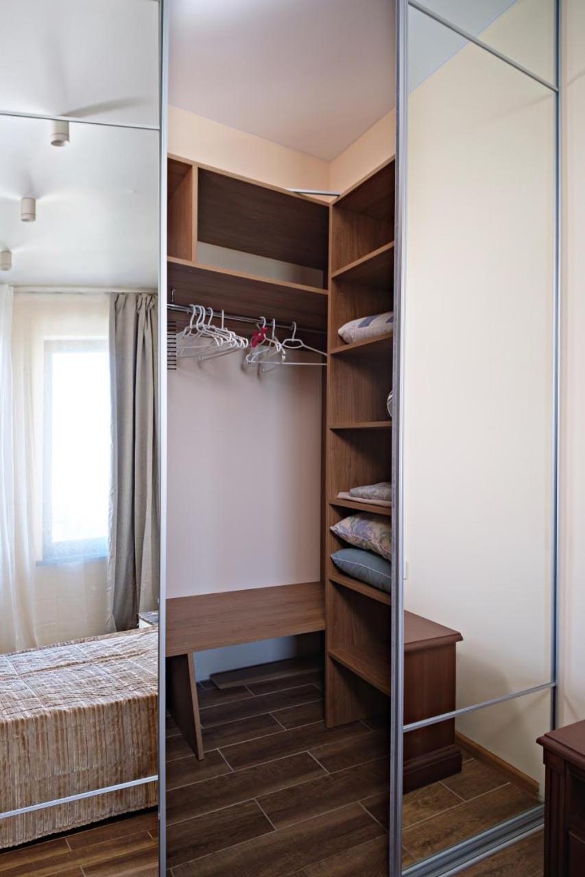 Apartments On Marshala Govorova Odessa Exterior foto
