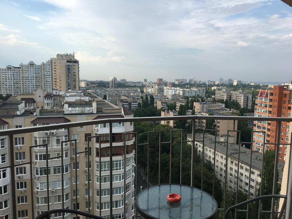 Apartments On Marshala Govorova Odessa Exterior foto